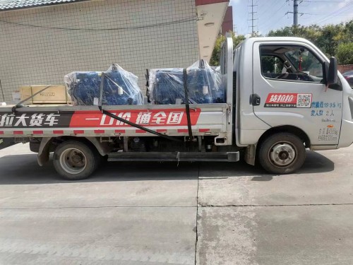 江西客戶6臺柴油機發(fā)貨