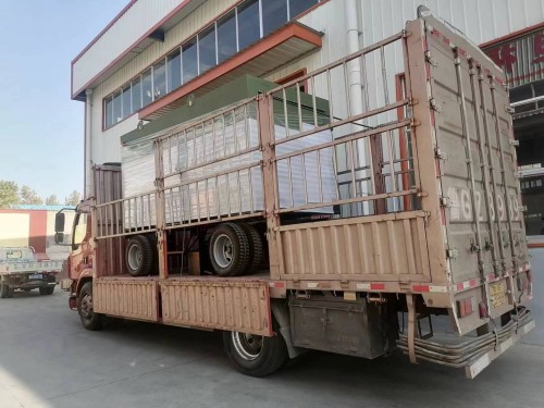 新疆客戶移動電站發(fā)貨